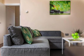 Ashford Modern Apartments Centrally Located with Onsite Parking and Fantastic Views!